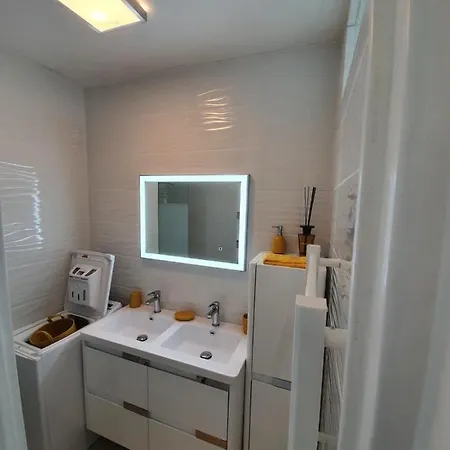 Beautiful Apt With Sea View In Apartamento *