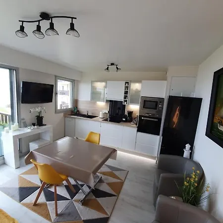 Beautiful Apt With Sea View In *